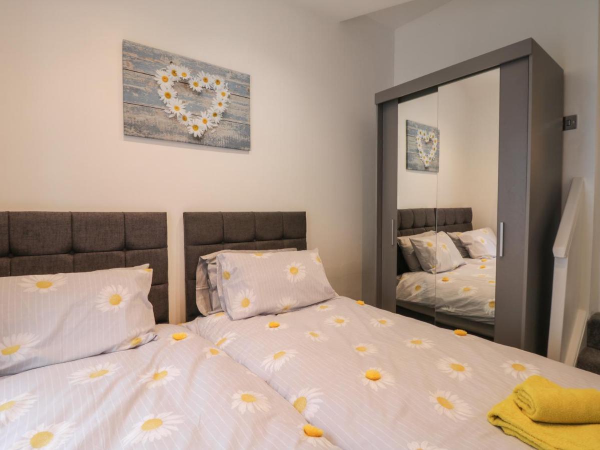 Daisy'S Den Apartment วิทบี ภายนอก รูปภาพ
