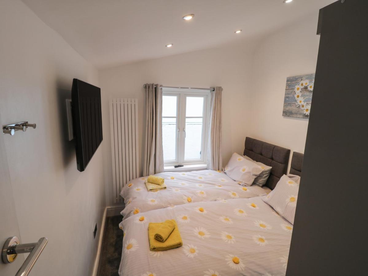 Daisy'S Den Apartment วิทบี ภายนอก รูปภาพ