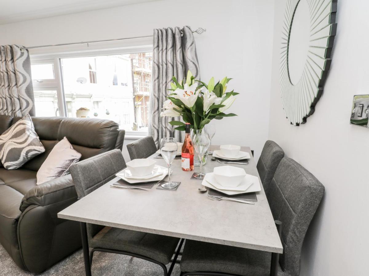 Daisy'S Den Apartment วิทบี ภายนอก รูปภาพ