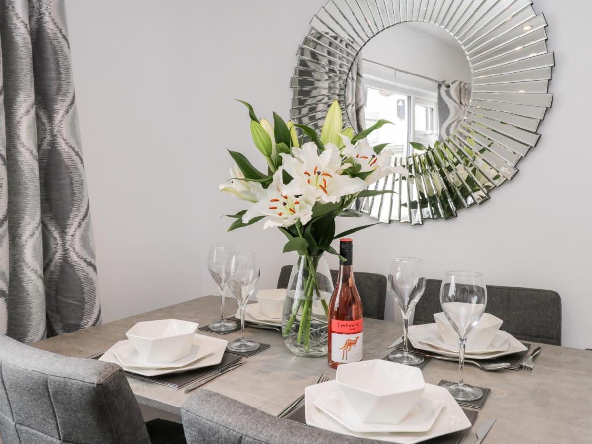 Daisy'S Den Apartment วิทบี ภายนอก รูปภาพ