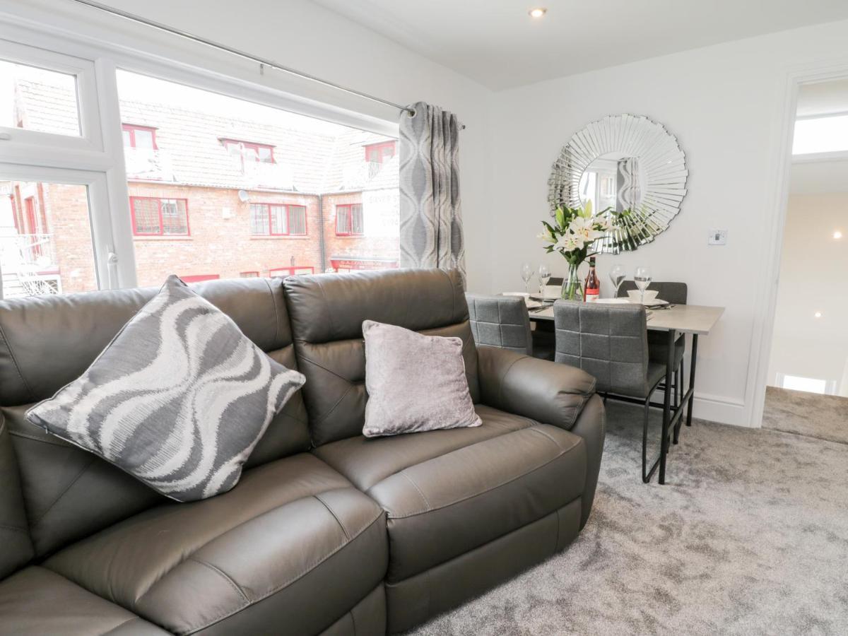 Daisy'S Den Apartment วิทบี ภายนอก รูปภาพ